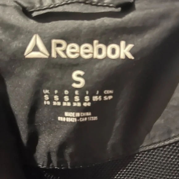 Full zip Reebok windbreaker size small - Picture 3 of 5